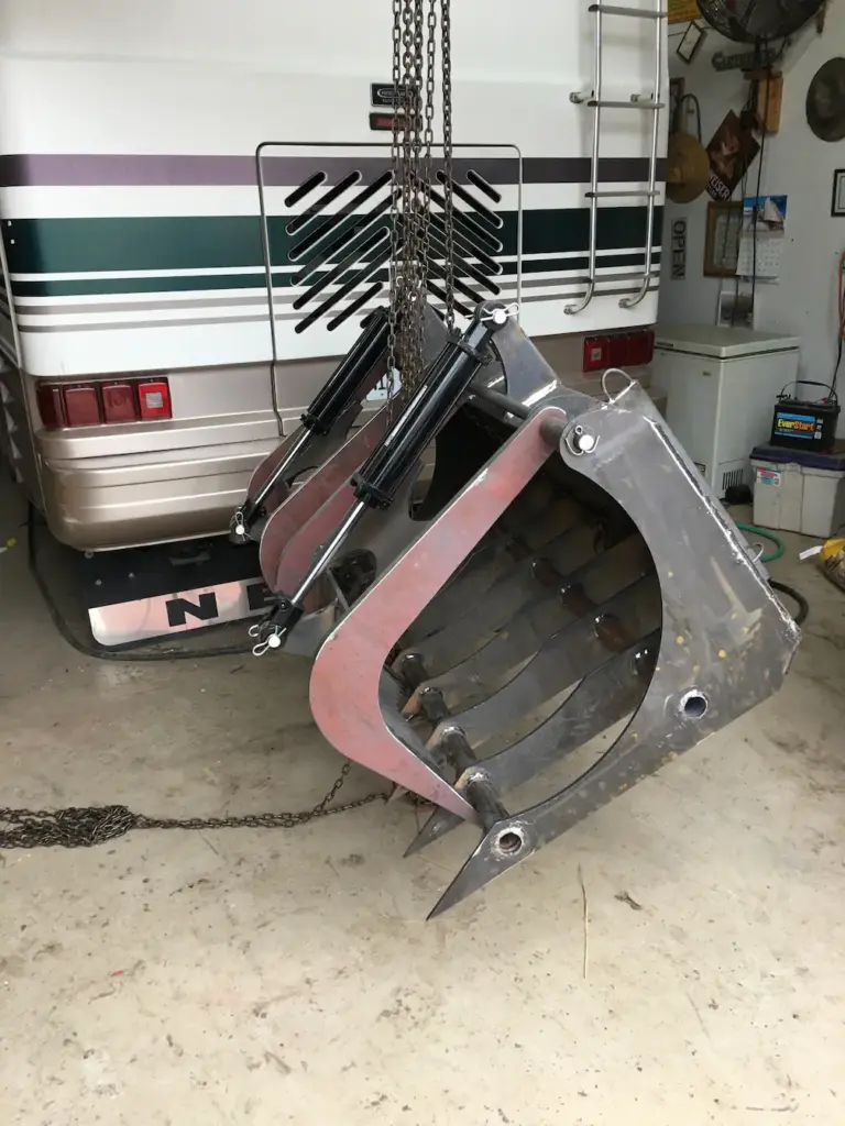 Projects grapple bucket repair